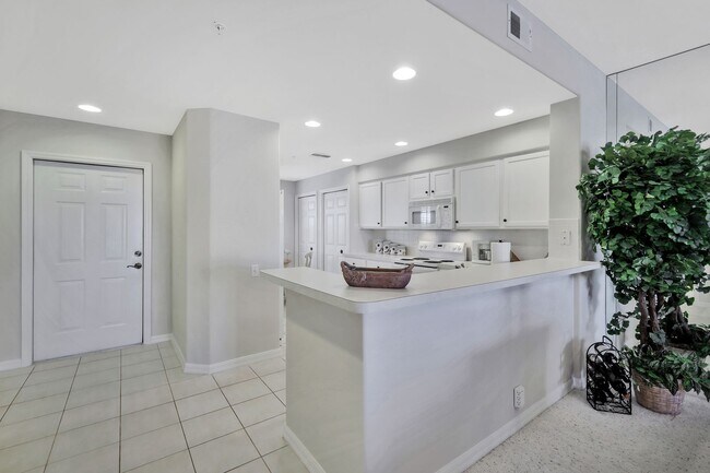 Building Photo - 17040 Willowcrest Way