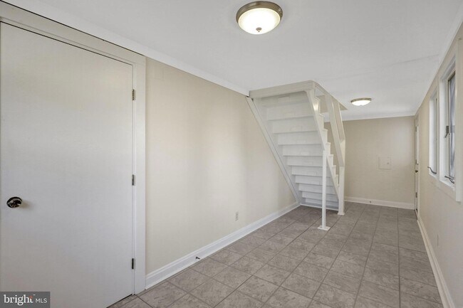 Building Photo - 2031 Hillside Dr