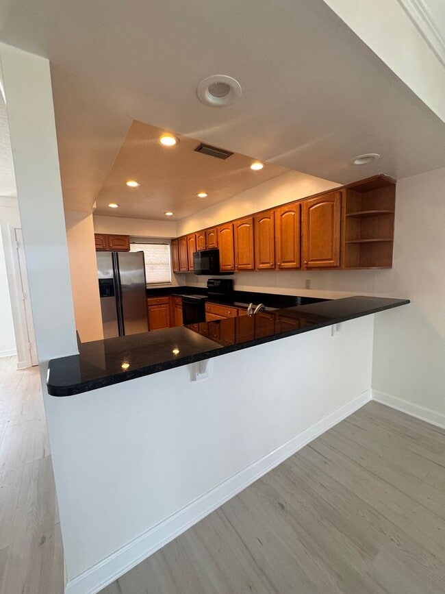 Building Photo - Live the ultimate beachside lifestyle!