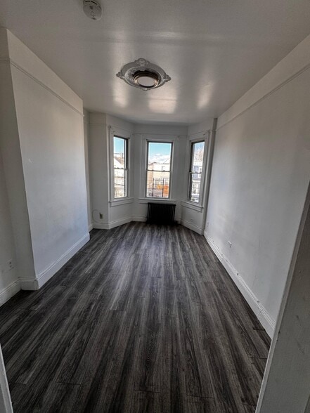 Building Photo - 72 Rose Ave