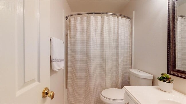 Building Photo - 16422 Red Crest Dr