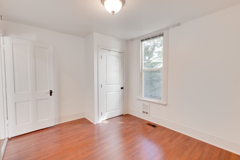 Building Photo - 1527 24th Ave