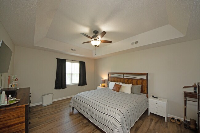 Building Photo - 930 Commons Dr N