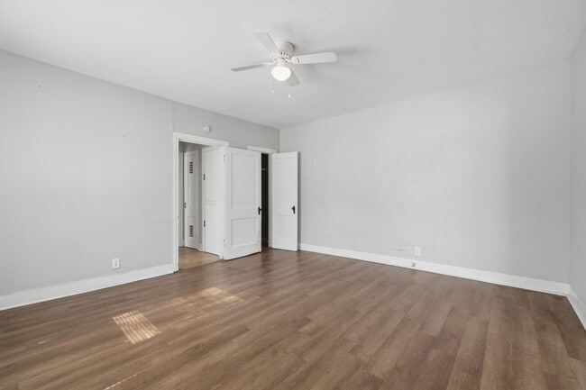 Building Photo - 702 Grape St