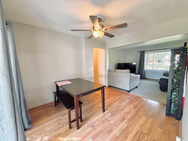 Building Photo - COME CHECK-OUT ALL THE UPDATES!  Great crystal home with huge fenced in backyard! Awesome home fo...