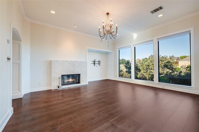 Building Photo - 12120 Carlsbad Dr