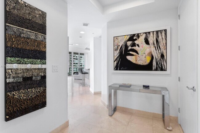 Building Photo - 100 South Pointe Dr