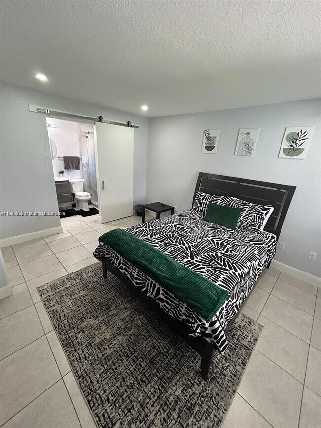 Building Photo - 3 bedroom in Miami Gardens FL 33054