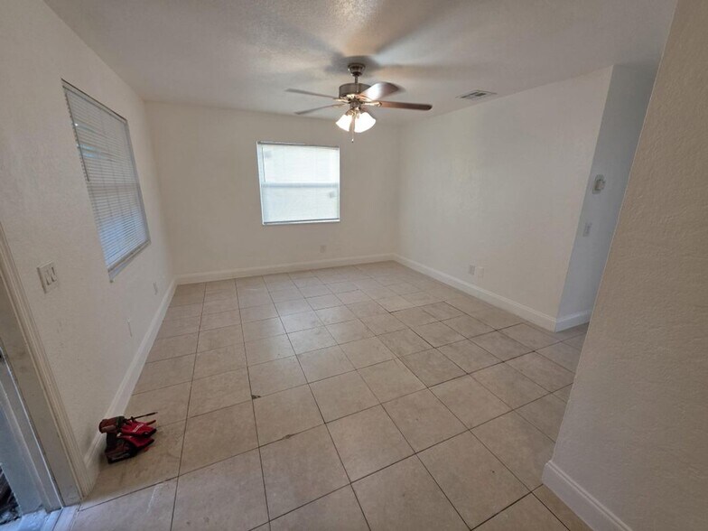 Building Photo - 1130 N F St