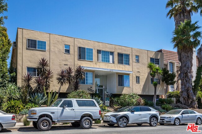 Building Photo - 1330 S Barrington Ave