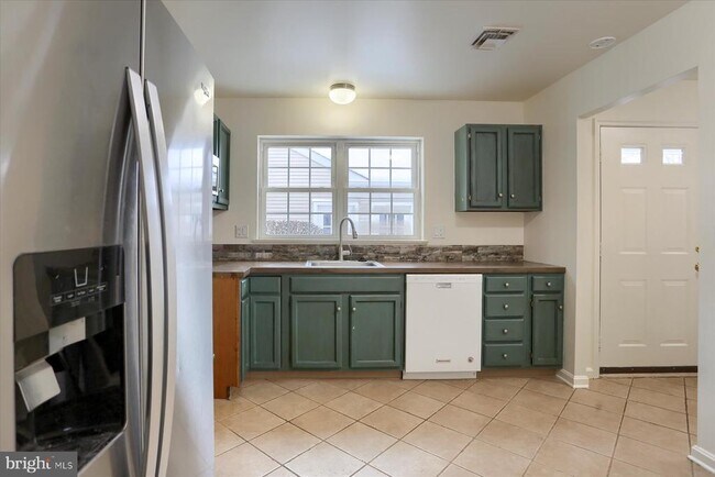Building Photo - 1204 Cambridge Ct