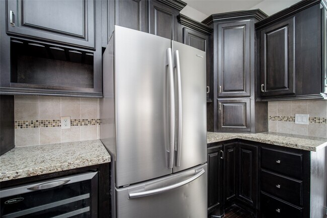 Primary Photo - 312 W 20th St