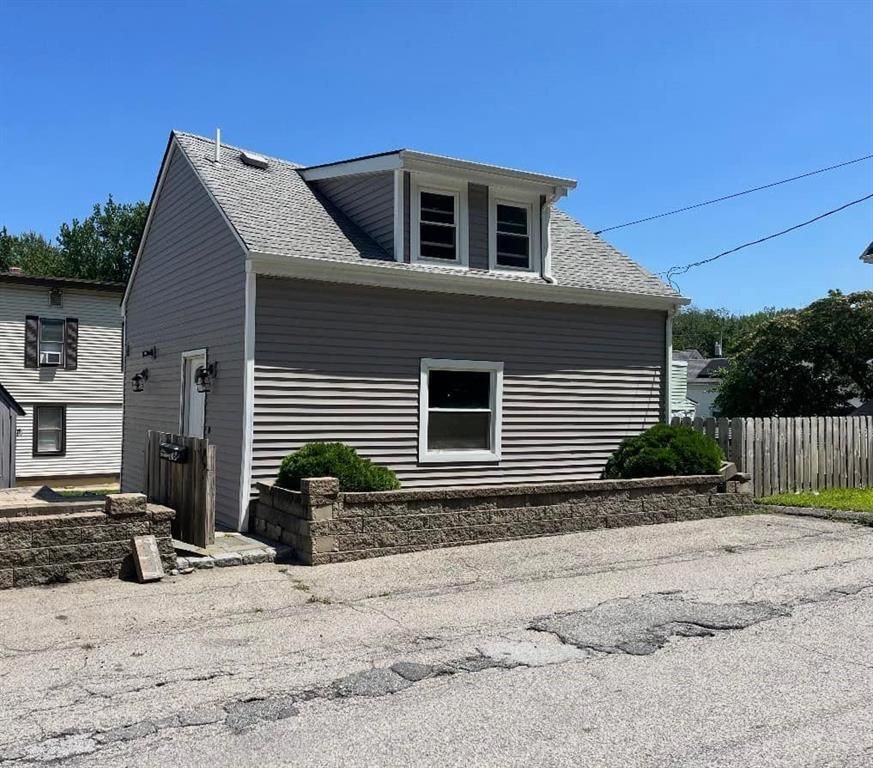 Building Photo - 16 Hedley Ave