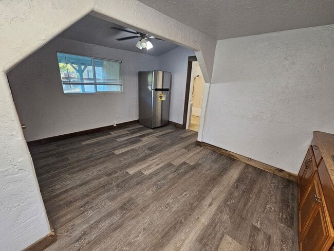 Building Photo - Charming 2/1 Home For Rent in Gerber!