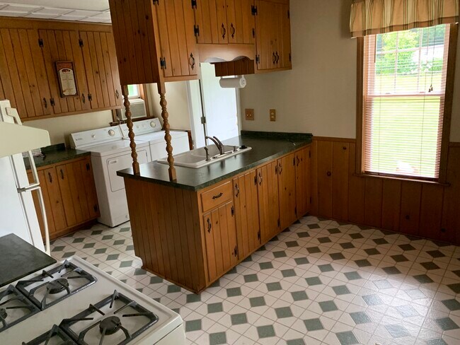 Building Photo - 46 Pearl St