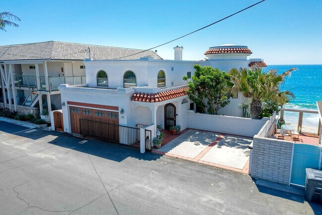 Building Photo - 2751 Ocean St