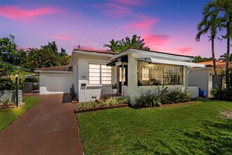 Building Photo - 1107 El Rado St