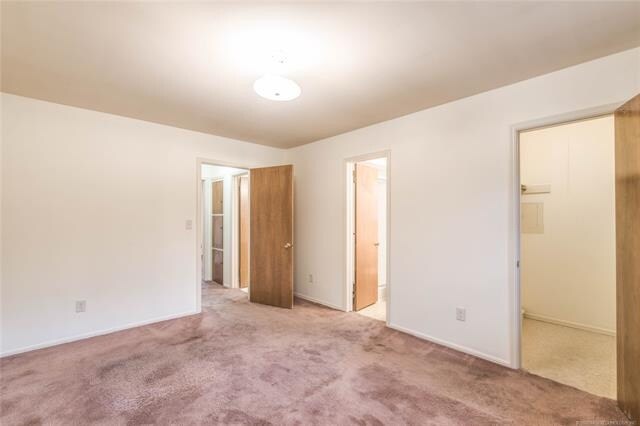 Building Photo - 2531 E Skelly Dr