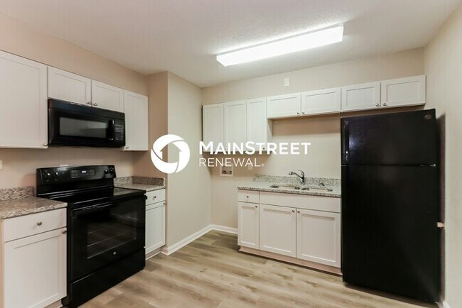 Building Photo - 3 Bedroom Pet-Friendly Home in Kansas City, MO with Main Street Renewal
