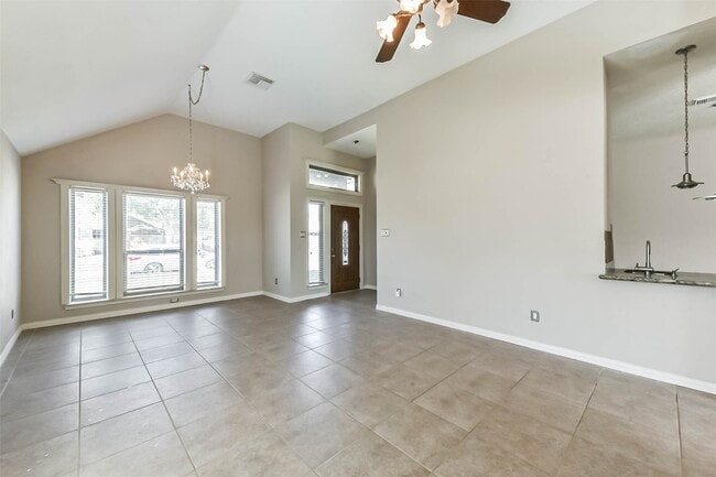 Building Photo - 2533 Potomac Dr