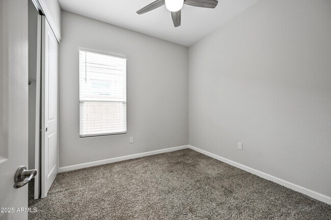 Building Photo - 2320 E Saguaro Park Ln