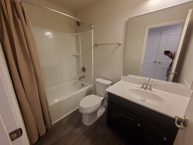 Building Photo - Like new 3BR/2.5BA townhouse in Goodlettsville