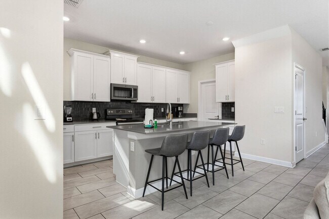 Building Photo - 770 Sticks St