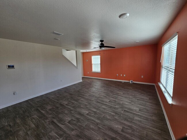 Building Photo - Spacious 4-bedroom Home in Panama City, FL - Perfect for long-term rental! *1/2 Off 1st Month's R...
