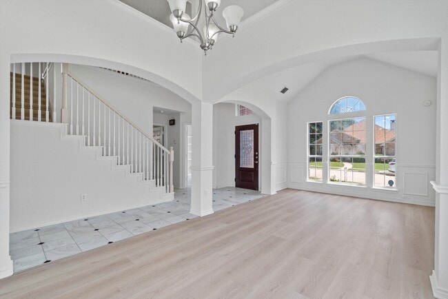 Building Photo - 2624 Zoeller Dr