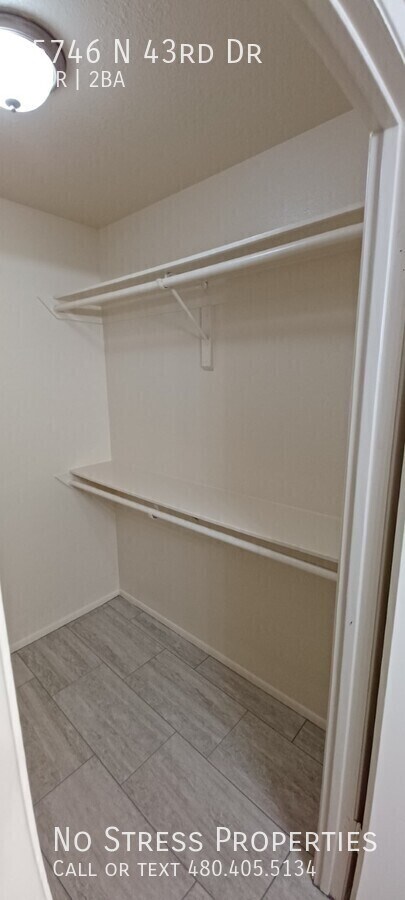 Building Photo - 5746 N 43rd Dr