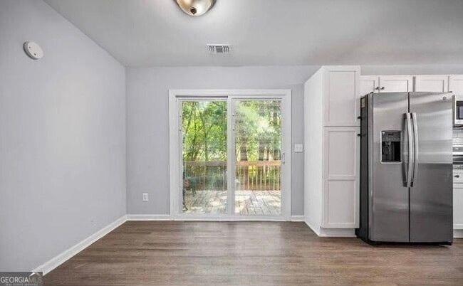 Building Photo - 558 Manning Rd SW