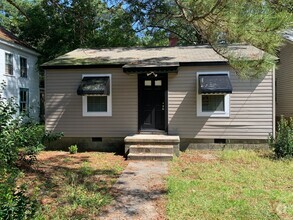 Building Photo - 2 Bedroom Renovated Home - Vouchers Accepted