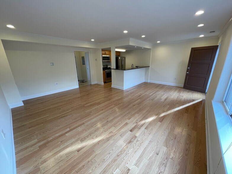 Building Photo - 302 Paine Ct