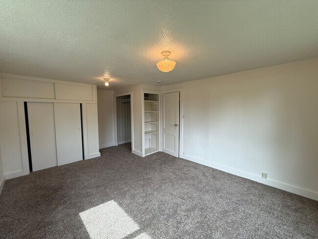 Building Photo - Great South Hills Location