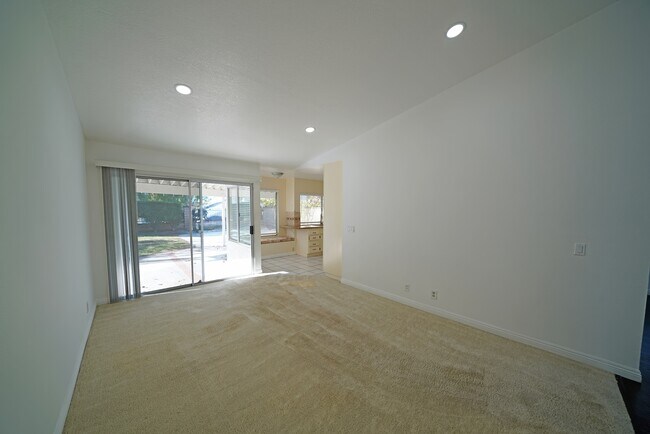 Building Photo - 27767 Crookshank Dr