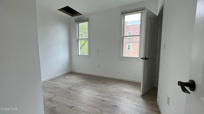 Building Photo - 143 5th Ave