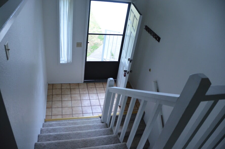 Building Photo - 3700 Beazer