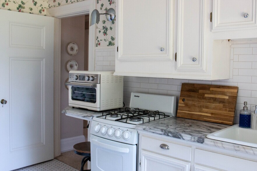 Building Photo - 405 Fieldston Rd