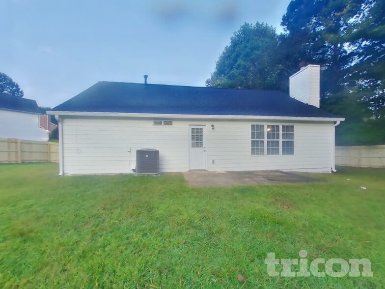 Building Photo - 3010 Lake Park Ct