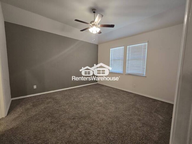 Building Photo - FOR RENT - MOVE IN READY - 4beds 2baths