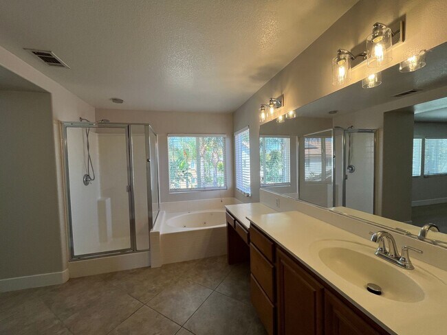 Building Photo - Spacious 5 Bedroom/3 Bath Home in Eastvale.