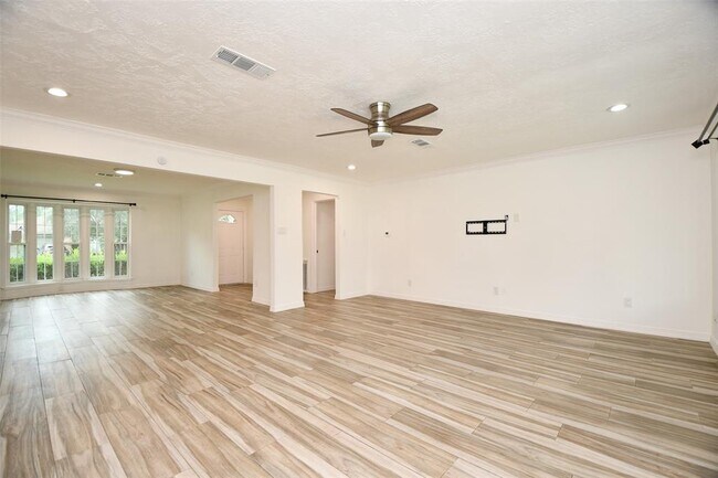 Building Photo - 5951 Beaudry Dr