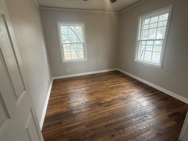 Building Photo - 605 Shannon Cir NE