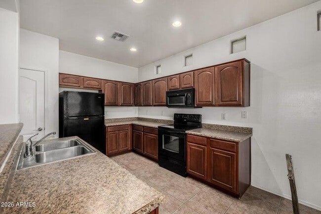 Building Photo - 2854 S Peel Dr