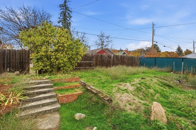 Building Photo - 3917 E Fairview Ave