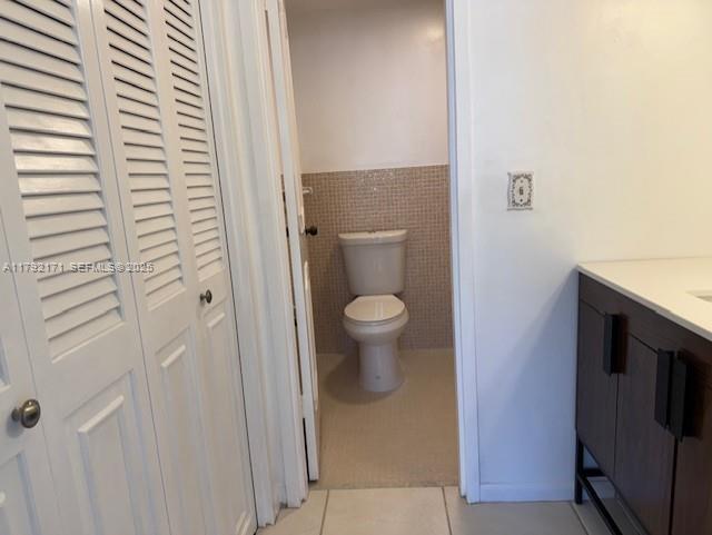 Building Photo - 9381 E Bay Harbor Dr