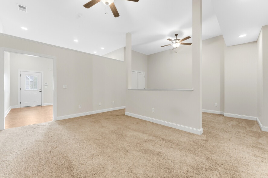 Building Photo - 107 Trescott Ln
