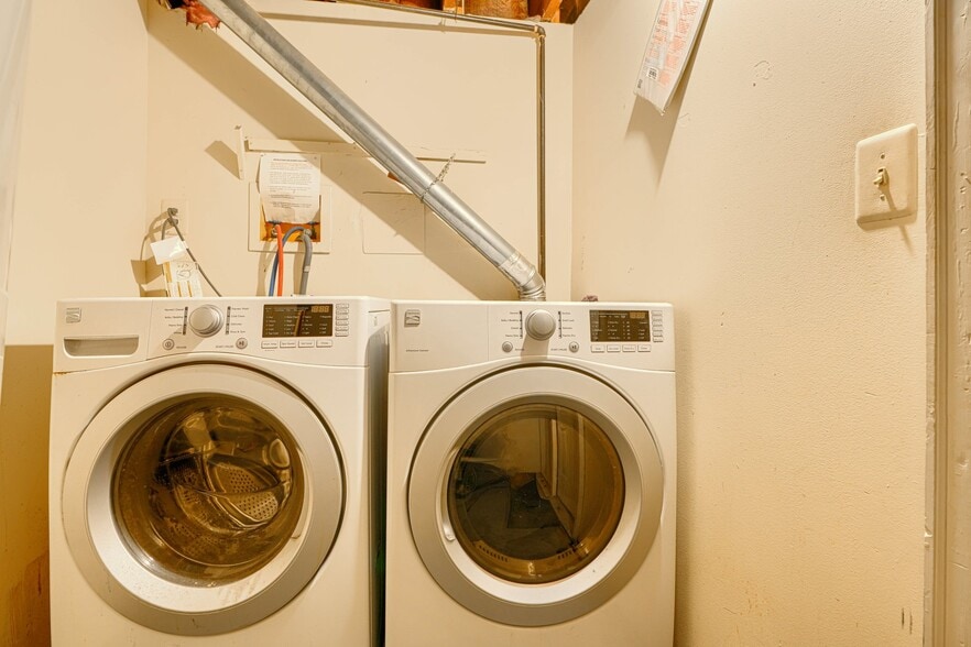 Building Photo - 4041 Wilkens Ave