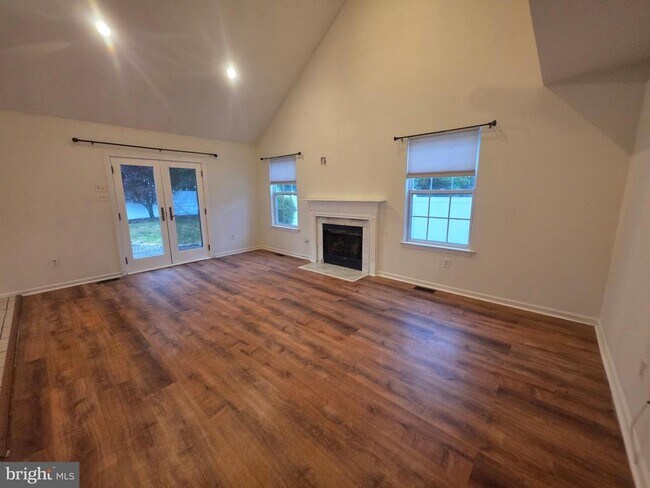 Building Photo - 138 Persimmon St