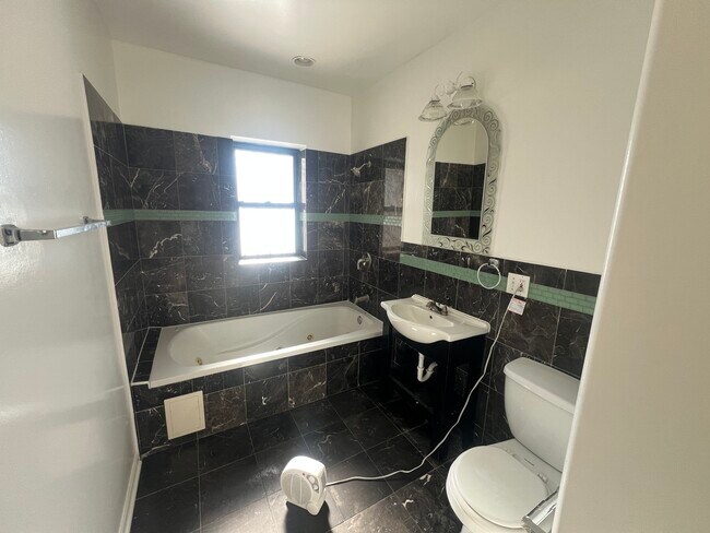 Building Photo - 7748 S Yates Blvd